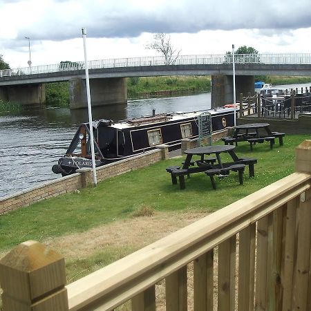 Hôtel The Swan On The River à Ely Extérieur photo