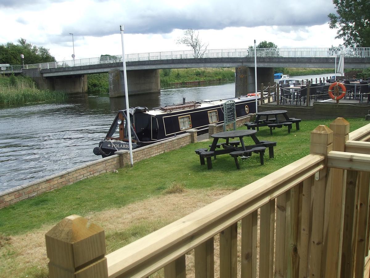 Hôtel The Swan On The River à Ely Extérieur photo