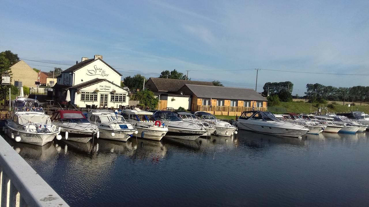 Hôtel The Swan On The River à Ely Extérieur photo