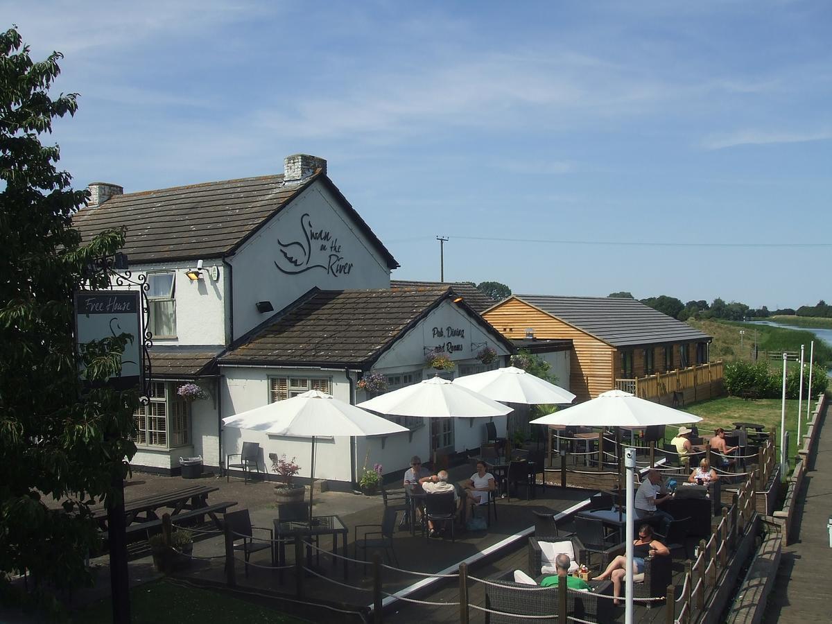 Hôtel The Swan On The River à Ely Extérieur photo